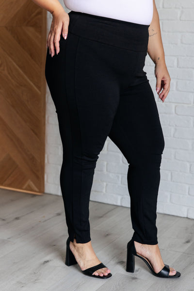 Magic Skinny 28" Pants in Black