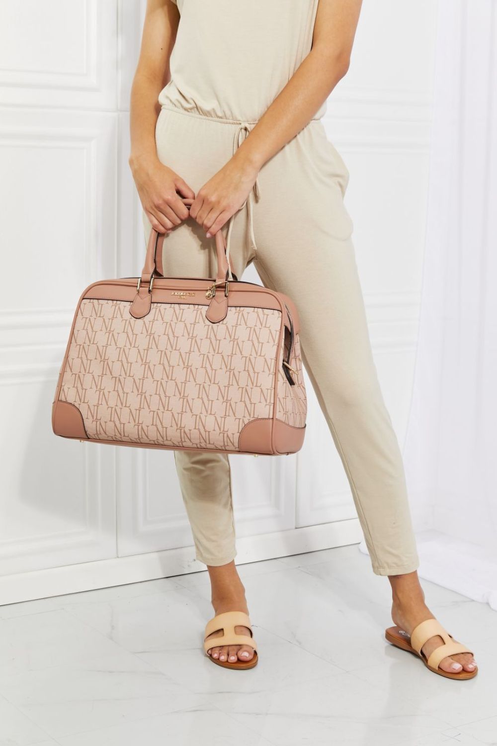 Louis Vuitton - Miss Classy